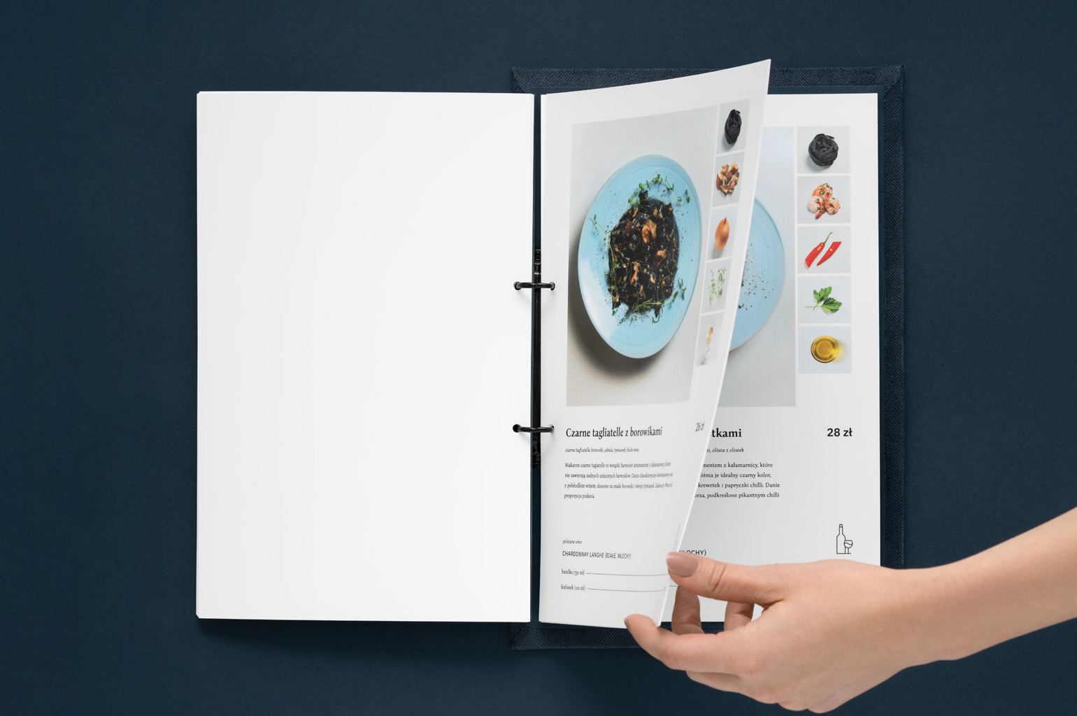 Páginas de um menu de café mostram o uso dos princípios do design de alinhamento.