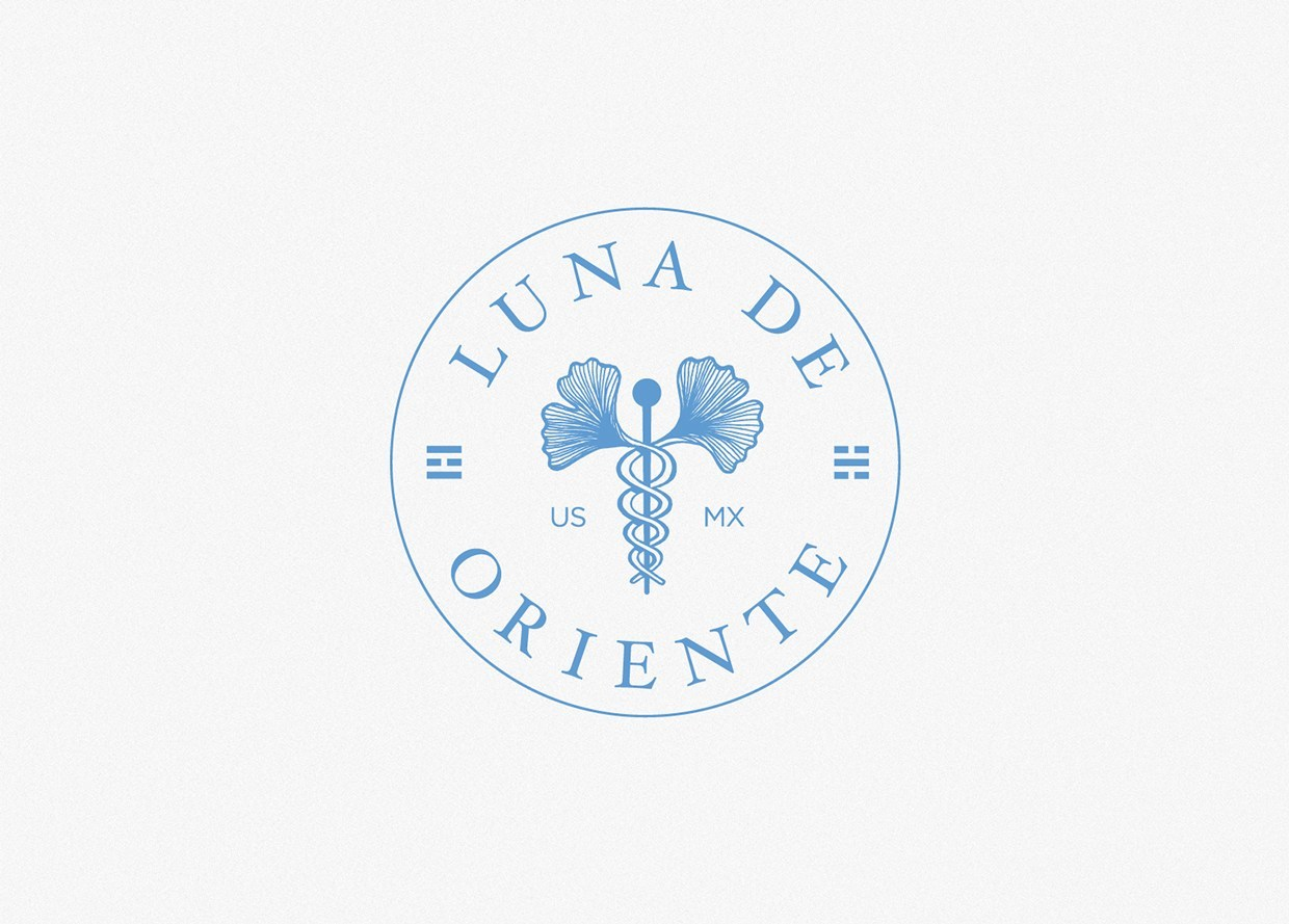 Identidade visual Luna de Oriente é ume exemplo de marca simétrica.